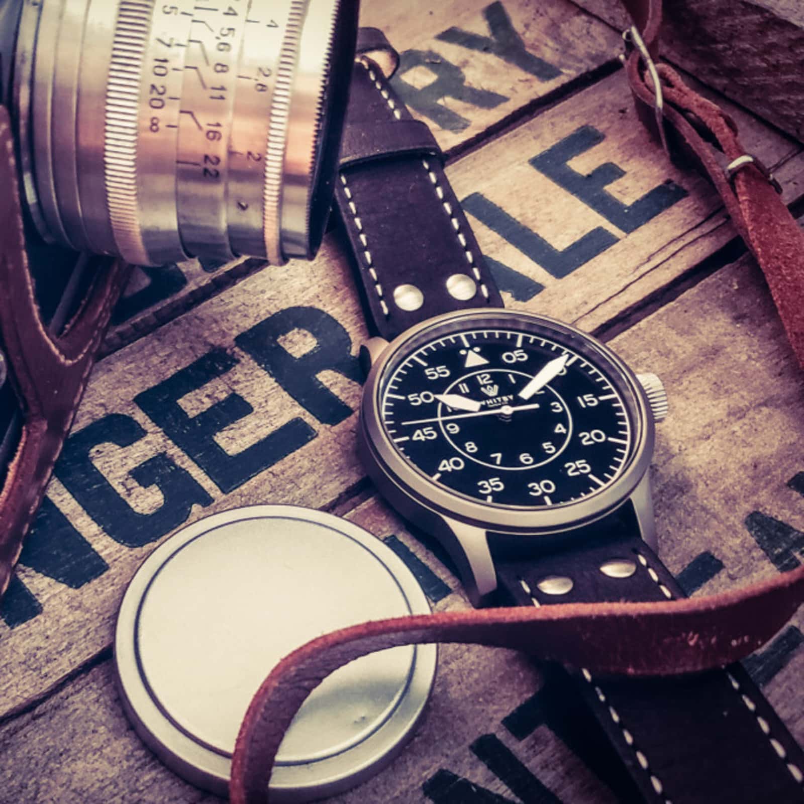 Presentación Whitby Watch Co. Arrow Pilot Type B